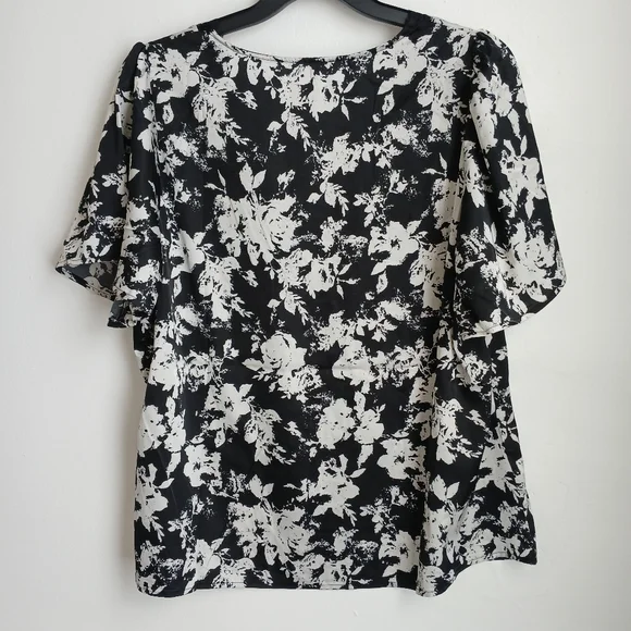 Tea Rose Womens Black Floral Blouse Size 3X Lace V Neck Trim Fluter Sleeve - Picture 3 of 10